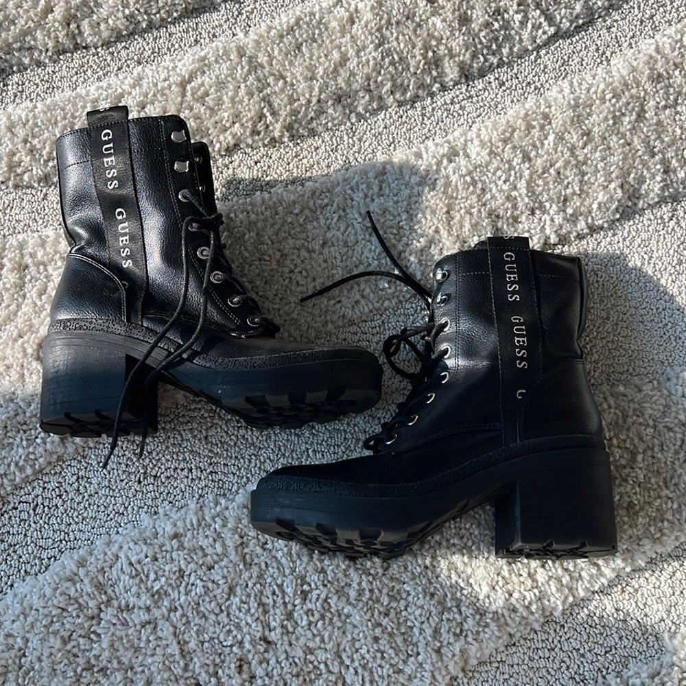 Guess boots